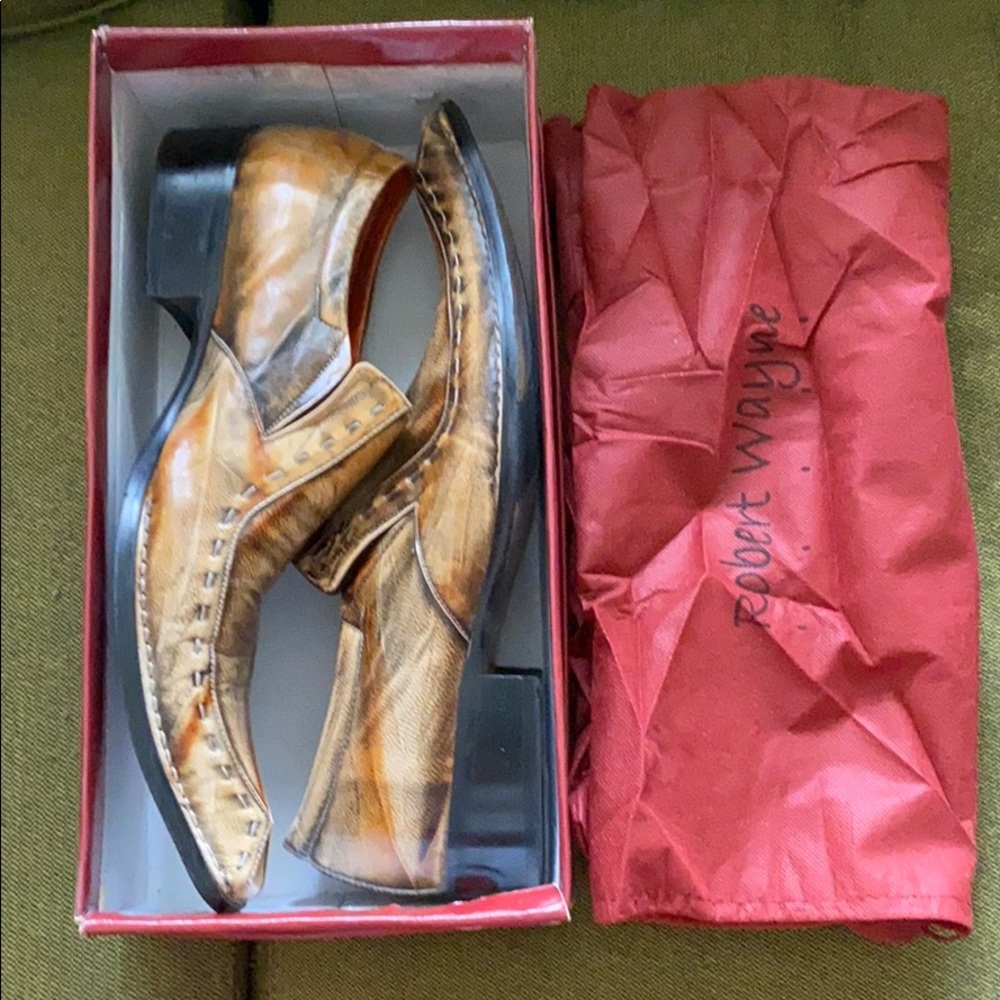 Robert Wayne Distressed Dress Shoes